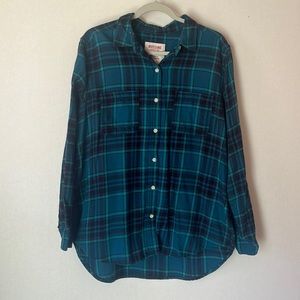 Plaid flannel shirt. Colors navy, green. Size XL